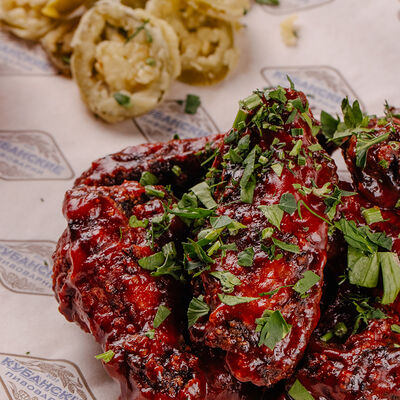 Крылья куриные Томакки в Кубанские пивоварни по цене 580 ₽