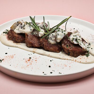 Медальон с грибным соусомв Еще одна кондитерская Академик по цене 1610 ₽