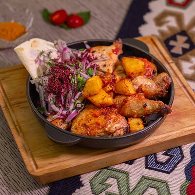 Цыпленок с картофелем по-домашнему в Хан Булак по цене 470 ₽