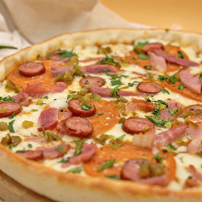 Мясная с халапеньо в Food74 Court Суши Пицца по цене 890 ₽