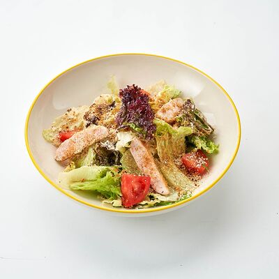 Салат Цезарь с цыпленкомв Ketch Up по цене 835 ₽