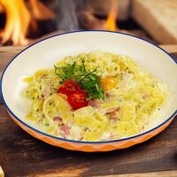 Феттуччине с беконом и перепелиным яйцом в Баритон