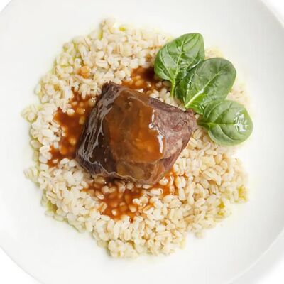 Щечки говяжьи в Медовик по цене 1330 ₽