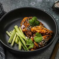 Куриные крылья под соусом Унаги-терияки в La' Room
