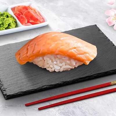 Нигири с копченым лососем в Sushi White Lux по цене 169 ₽