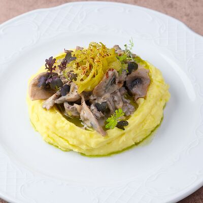 Бефстроганов из говядины в соусе из печеного чеснокав Chento по цене 740 ₽