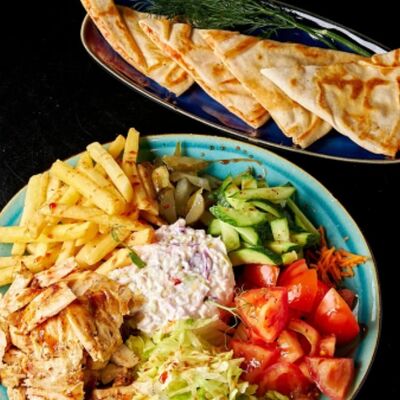 Шаурма на тарелкев Фаттуш по цене 890 ₽