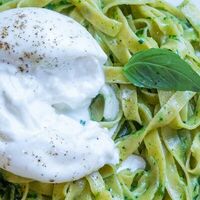 Паста в соусе песто с сыром буррата в Gino Cafe