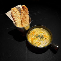 Куриный суп лапша в Red Rocket Bar