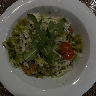 Фарфалле в соусе Песто с креветками и шпинатом в RAKETA по цене 590 ₽