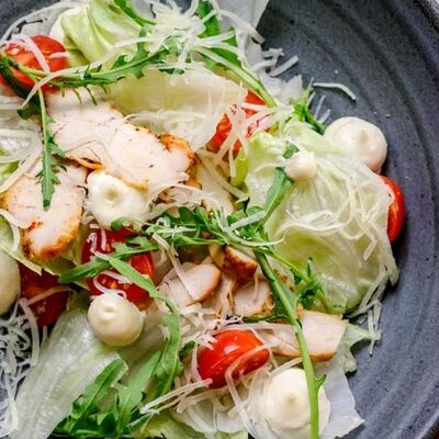 Салат с индейкой в Urban по цене 430 ₽