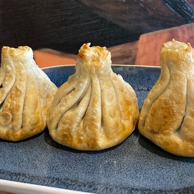 Жареные хинкали со свининой и говядиной в Сандро по цене 610 ₽