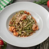 Спагетти верде с креветками в Caffe 47