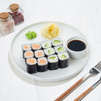 Сет роллов с креветками и огурцом в Магбургер & Братья Караваевы по цене 310