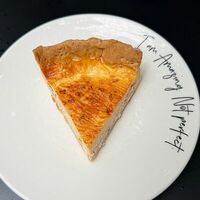 Киш с копченым беконом и сыромв Сырник