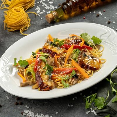 Лапша в азиатском стиле с угрем в Сорренто по цене 595 ₽