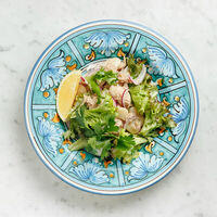 Деревенский салат с тунцом и фасолью лима в Marso Polo