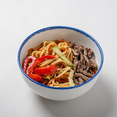 Лапша с говядиной в NYUSURI корейская кухня по цене 579 ₽
