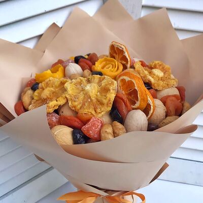 Букет из сухофруктов и орехов №839 в Buketonline - Съедобные букеты и клубника в шоколаде по цене 3960 ₽