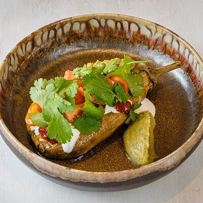 Запеченный баклажан с томатным джемом и страчетеллойв Cafe Imperial по цене 850 ₽