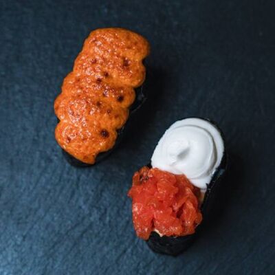 Дуэт Спайси суши с лососем в Pro Azia по цене 350 ₽