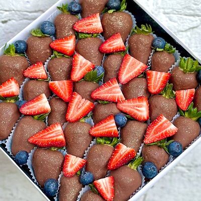 Клубника в шоколаде Berry Mix L в Verria Chocolate - клубника в шоколаде по цене 4190 ₽