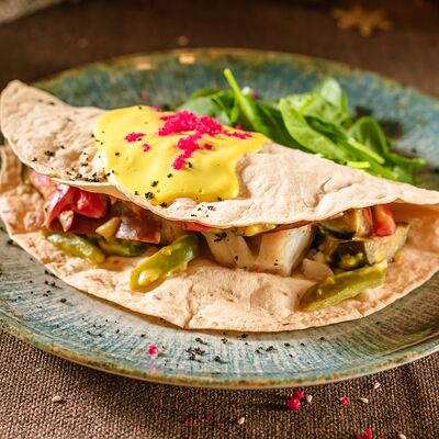 Треска в тортилье с овощами в Brewers Hammer по цене 890 ₽