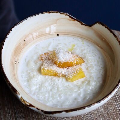 Каша рисовая с манго и кокосовой стружкой в Локация кофе по цене 320 ₽