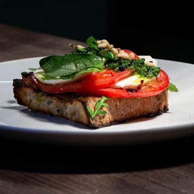 Брускетта с томатами и песто в Пейкофское по цене 420 ₽