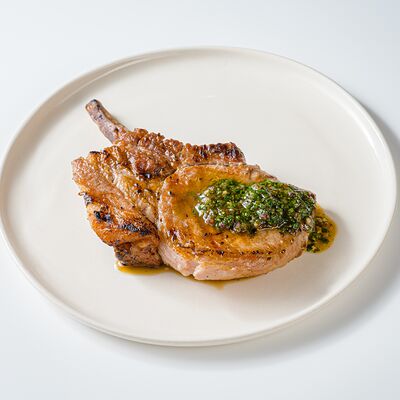 Жареный свиной томагавк в Drunken duck pub по цене 1190 ₽