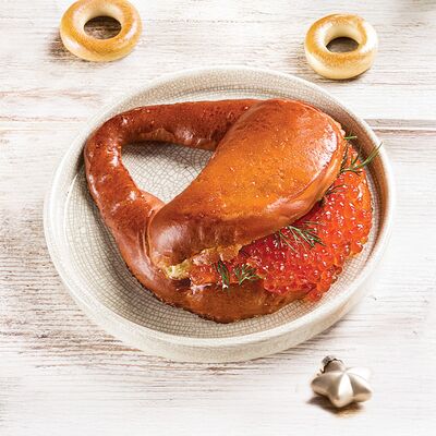 Калач с красной икрой и сливочным маслом в Ян Примус по цене 1695 ₽