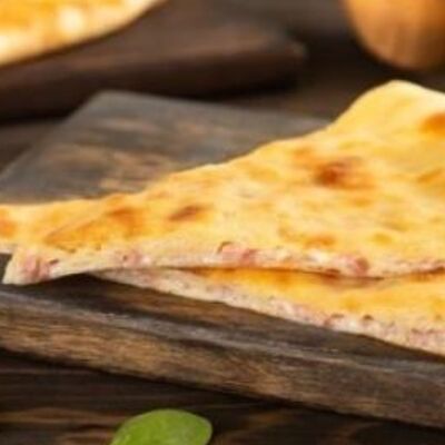 Осетинский пирог с ветчиной и сыром в Мама испекла по цене 790 ₽