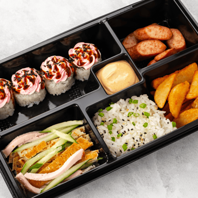 Бенто-ланч №4 с колбасками в Японский домик по цене 678 ₽