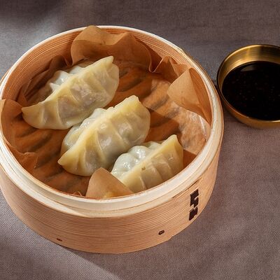 Дамплинги в Sarang по цене 516 ₽