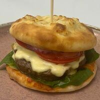 Грузинский бургер в Amalys Cuisine Грузинская Кухня