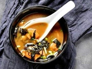 Суп Мисо с лососем в ТутСуши по цене 311 ₽