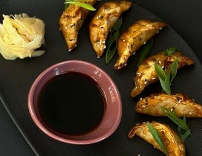 Гёдза со свининой в Papaya по цене 576 ₽