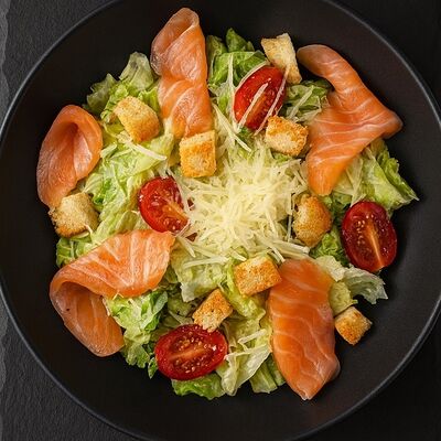 Цезарь с лососем салат в Rollik по цене 439 ₽