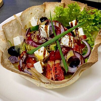 салат Греческийв Емеля по цене 440 ₽