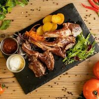 Каре ягненка в Red Mangal