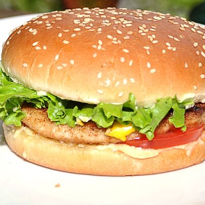 Бургер с куриной котлетой в PrestoMia по цене 430 ₽