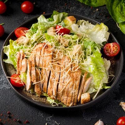 Салат Цезарь в Brothers Food на Советской по цене 525 ₽