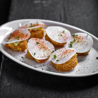 Креветки темпура, васаби и дайкон в Техникум по цене 750 ₽