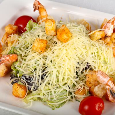 Салат Цезарь с тигровой креветкой в Мансарда по цене 770 ₽