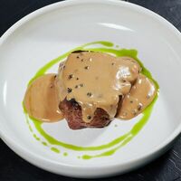 Стейк из говядины с перечным соусом в Nuahule