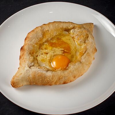 Лодочка с яйцом и сыром в Капибара по цене 428 ₽