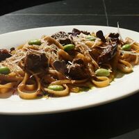 Паста с телятиной под соусом демиглас в Nest