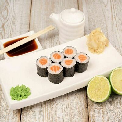 Ролл с лососем в Баклажан в ТЦ 