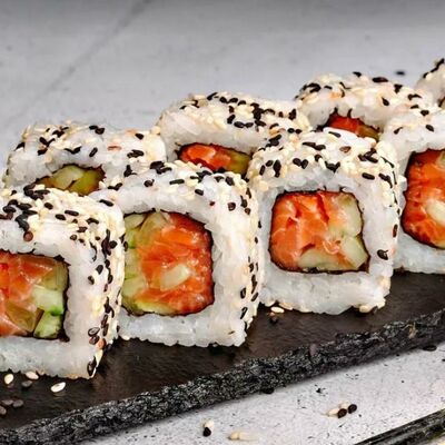 Калифорния шудо в кунжуте в Суши Мастер по цене 209 ₽