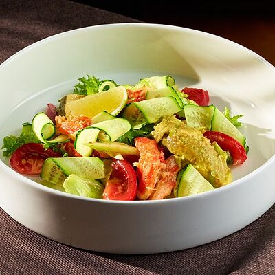 Салат с дальневосточным крабом и авокадо в База по цене 1900 ₽